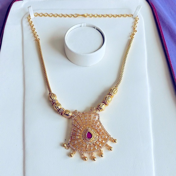 Necklace - Picture 1 of 8